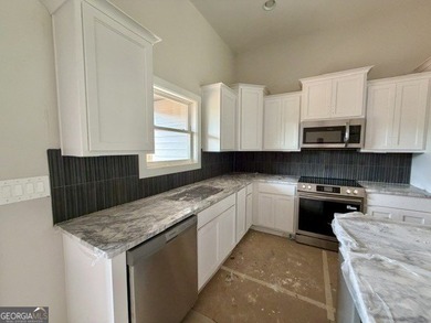 This Maple Creek Plan is situated on 2 Acres and offers - photo 9