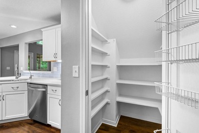 Welcome to 320 Branch Hill Park, where traditional charm meets - photo 18