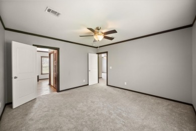 Well Maintained Manufactured home at RC LAKE! - photo 32