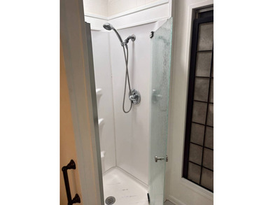 MOTIVATED SELLER!!! This home offers affordability and generous - photo 11