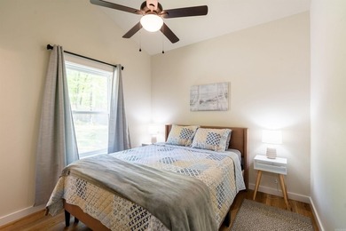 Lakefront, lake view, and lake access! Charming 3BR/2BA home - photo 12