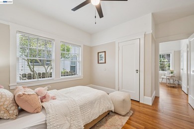 Alameda craftsman home with a history dating back to the early - photo 15