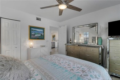Gorgeous! Completely updated 2 BD, 2BA 1ST Floor, corner unit in - photo 16