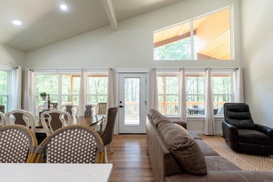 Lakefront, lake view, and lake access! Charming 3BR/2BA home - photo 19