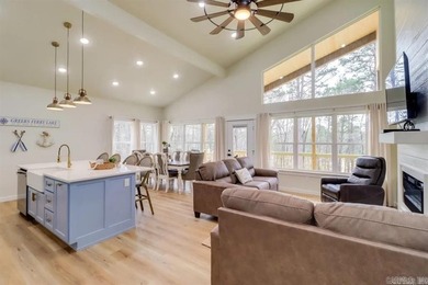 Lakefront, lake view, and lake access! Charming 3BR/2BA home - photo 20
