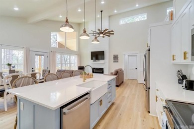 Lakefront, lake view, and lake access! Charming 3BR/2BA home - photo 21