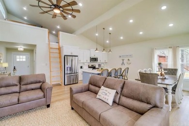 Lakefront, lake view, and lake access! Charming 3BR/2BA home - photo 22