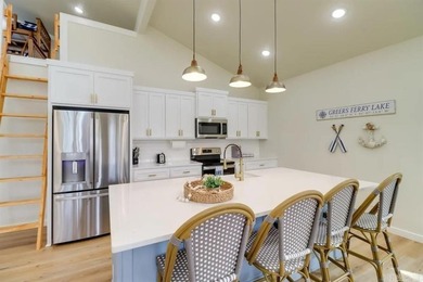 Lakefront, lake view, and lake access! Charming 3BR/2BA home - photo 23