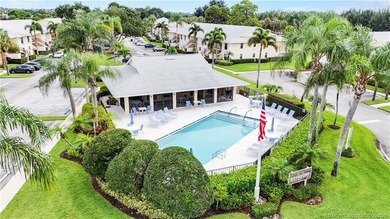 Gorgeous! Completely updated 2 BD, 2BA 1ST Floor, corner unit in - photo 24