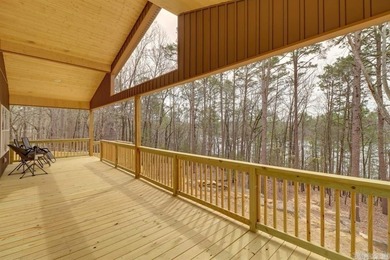 Lakefront, lake view, and lake access! Charming 3BR/2BA home - photo 27