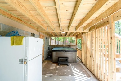 Lakefront, lake view, and lake access! Charming 3BR/2BA home - photo 29
