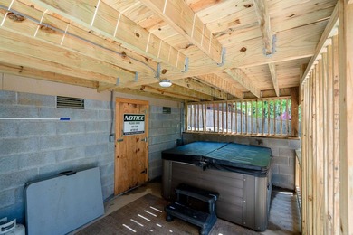 Lakefront, lake view, and lake access! Charming 3BR/2BA home - photo 30