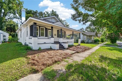 Beautifully updated 3-bedroom, 1-bath bungalow located in - photo 2