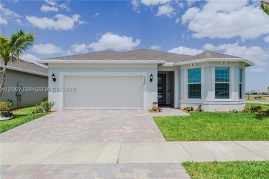 Beautifully maintained 2-bedroom + den, 2-bathroom home with a - photo 1