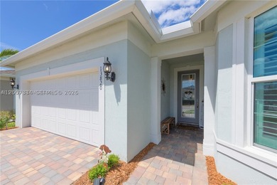 Beautifully maintained 2-bedroom + den, 2-bathroom home with a - photo 4