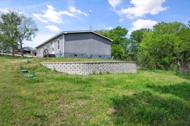 Well Maintained Manufactured home at RC LAKE! - photo 5