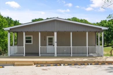 Well Maintained Manufactured home at RC LAKE! - photo 3