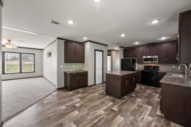 Well Maintained Manufactured home at RC LAKE! - photo 18