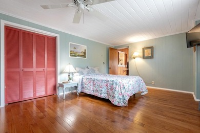 Beautifully maintained mid-century modern home located in the - photo 31