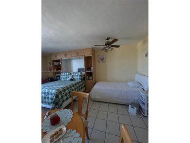 Ideal unit with fantastic city view, nice wall to wall windows