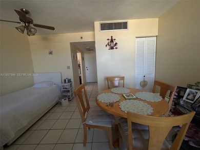 Ideal unit with fantastic city view, nice wall to wall windows