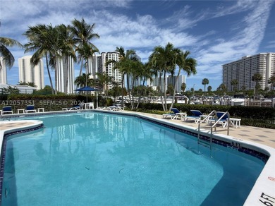 Fantastic waterfront townhome in the heart of Sunny Isles Beach - photo 2