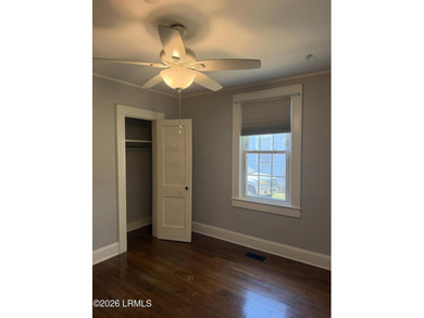 Great AFFORDABLE 2 bedroom older home with front porch, a mile - photo 15
