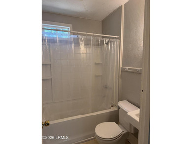 Great AFFORDABLE 2 bedroom older home with front porch, a mile - photo 16