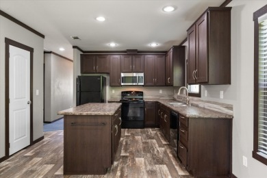 Well Maintained Manufactured home at RC LAKE! - photo 19