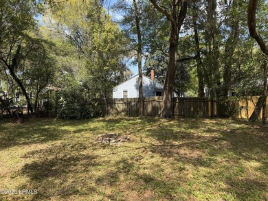 Great AFFORDABLE 2 bedroom older home with front porch, a mile - photo 22