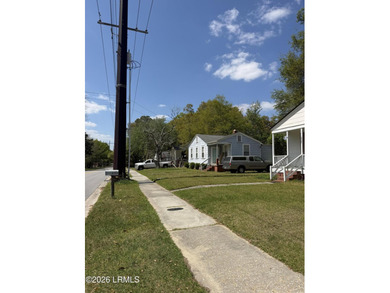 Great AFFORDABLE 2 bedroom older home with front porch, a mile - photo 24