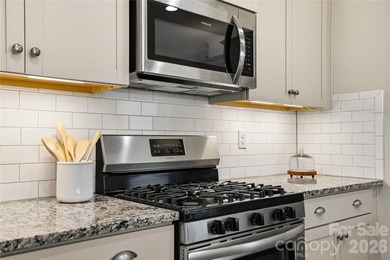 3 Bedrooms with a flex room/4th bedroom and a secondary living - photo 11
