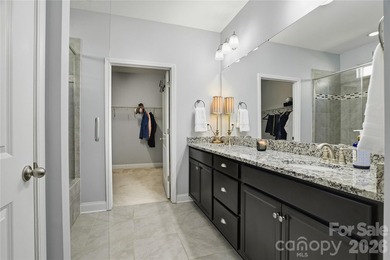 3 Bedrooms with a flex room/4th bedroom and a secondary living - photo 17