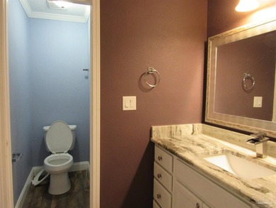 Big, beautiful home looking for a new family! Spacious bedrooms - photo 22