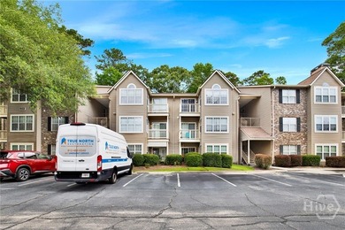 Experience resort-style living in this top-floor, 2-bedroom - photo 3