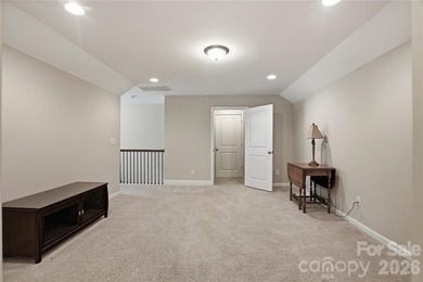3 Bedrooms with a flex room/4th bedroom and a secondary living - photo 26