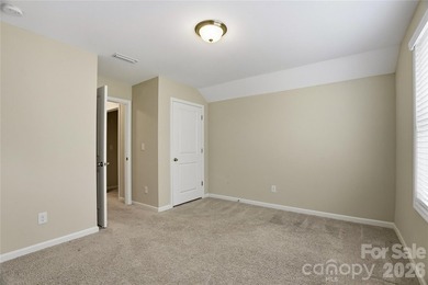 3 Bedrooms with a flex room/4th bedroom and a secondary living - photo 29
