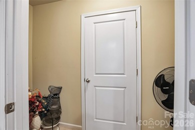 3 Bedrooms with a flex room/4th bedroom and a secondary living - photo 30