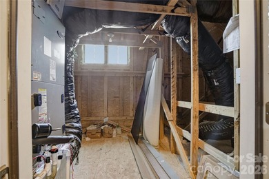 3 Bedrooms with a flex room/4th bedroom and a secondary living - photo 31