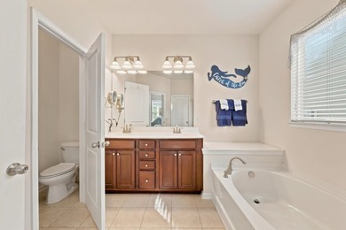 Welcome to this beautifully designed 4 bedrooms, 3.5 bathrooms - photo 32