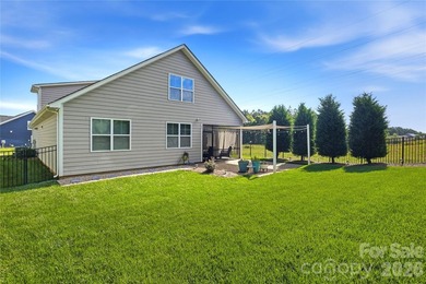 3 Bedrooms with a flex room/4th bedroom and a secondary living - photo 32