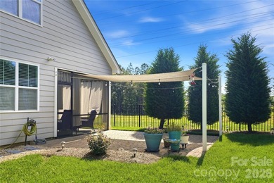 3 Bedrooms with a flex room/4th bedroom and a secondary living - photo 36