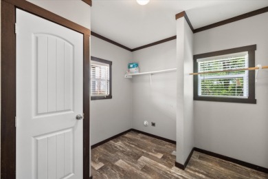 Well Maintained Manufactured home at RC LAKE! - photo 37
