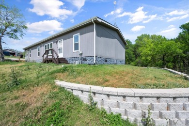 Well Maintained Manufactured home at RC LAKE! - photo 4