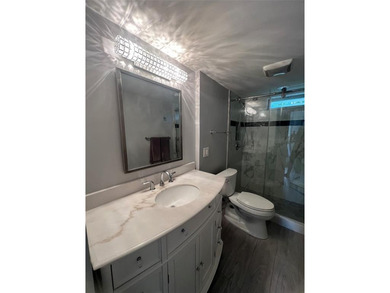 Gorgeous condo 3 miles from the beach! Condo on the second floor