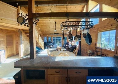 Story Book Creek Front Cottage on Bear Creek. Country setting