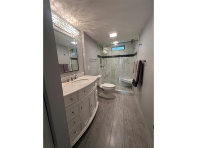 Gorgeous condo 3 miles from the beach! Condo on the second floor