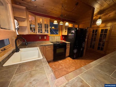 Story Book Creek Front Cottage on Bear Creek. Country setting