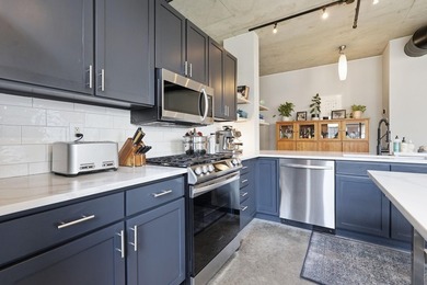 Exceptional North Loop living in a beautifully updated corner - photo 13