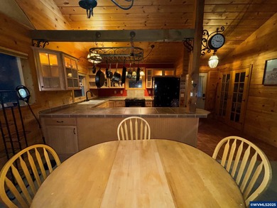 Story Book Creek Front Cottage on Bear Creek. Country setting